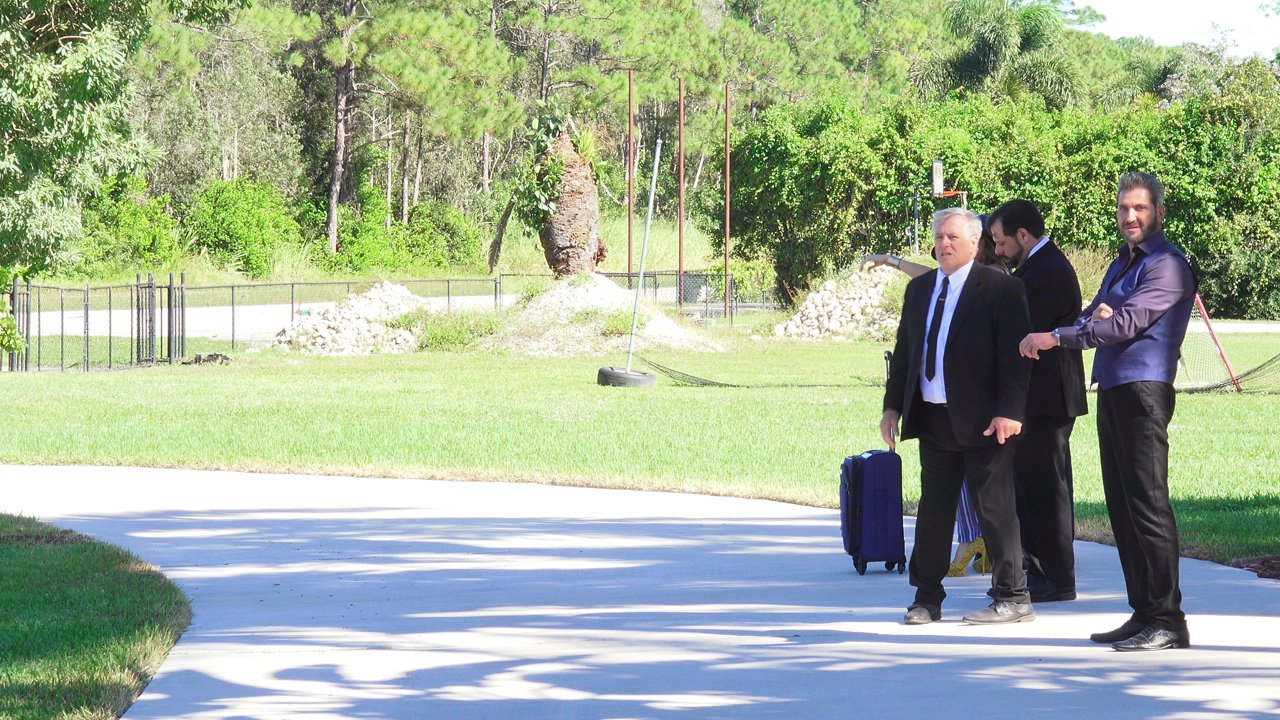 Behind the scenes photo 8 from The Hitmen Movie production showing filming process and cast